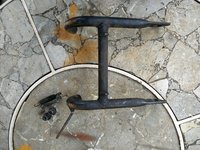 pics/center-stand/03-center-stand-and-pieces-broken-tang-off-bike-184525-sml.jpg